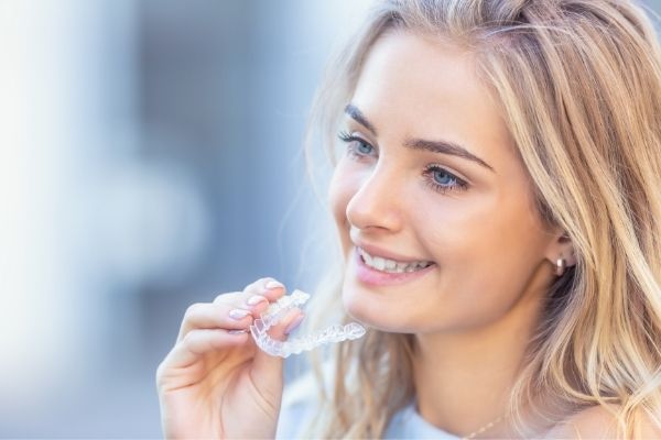 Orthodontie Invisalign - Centre dentaire Dre Nathalie Kadoch à LaSalle